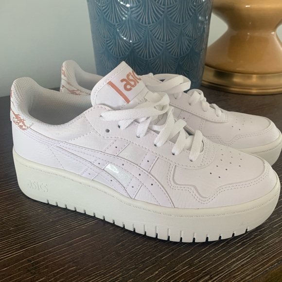 BRAND NEW/NEVER WORN: ASICS women’s Japan S platform sneakers (Size 7) - Picture 2 of 3